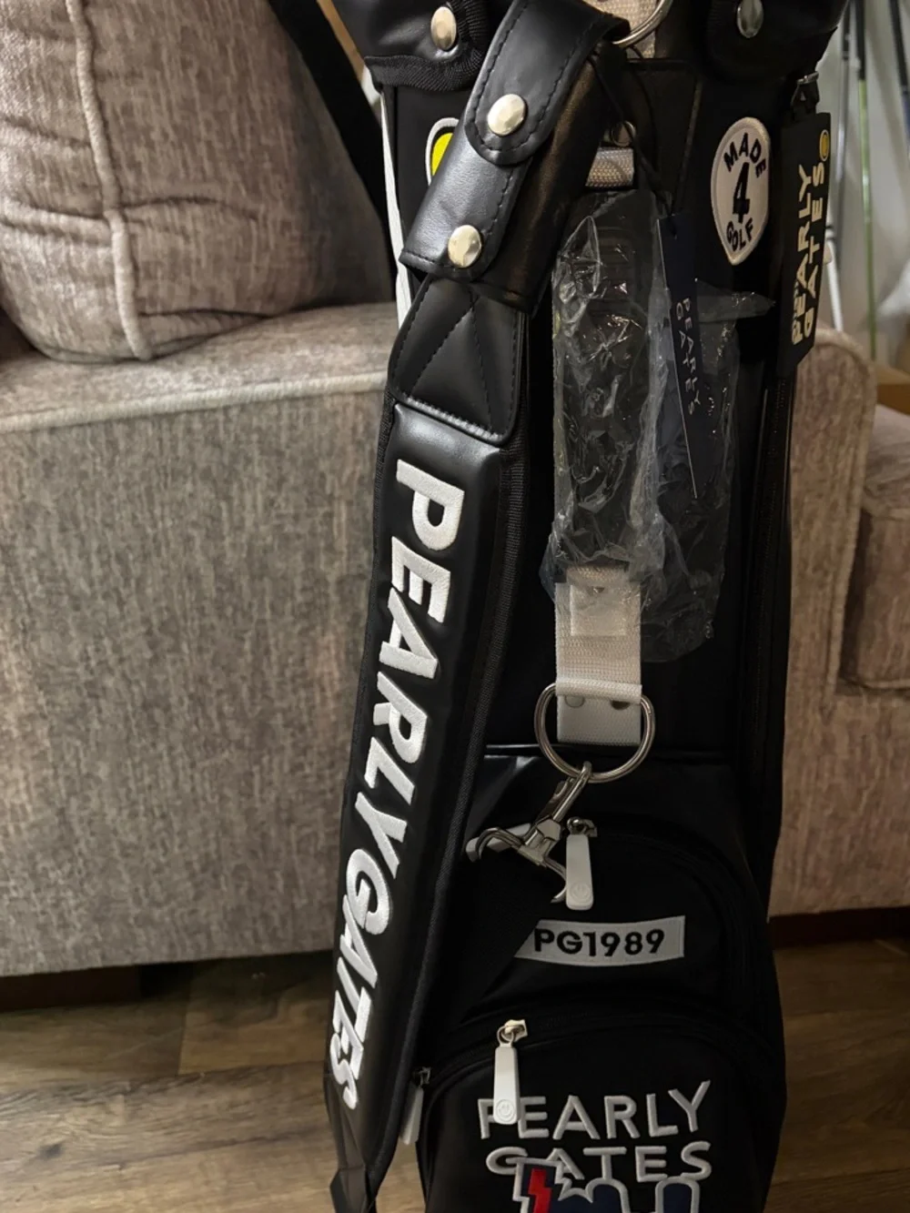 Men’s Black and White Golf Bag